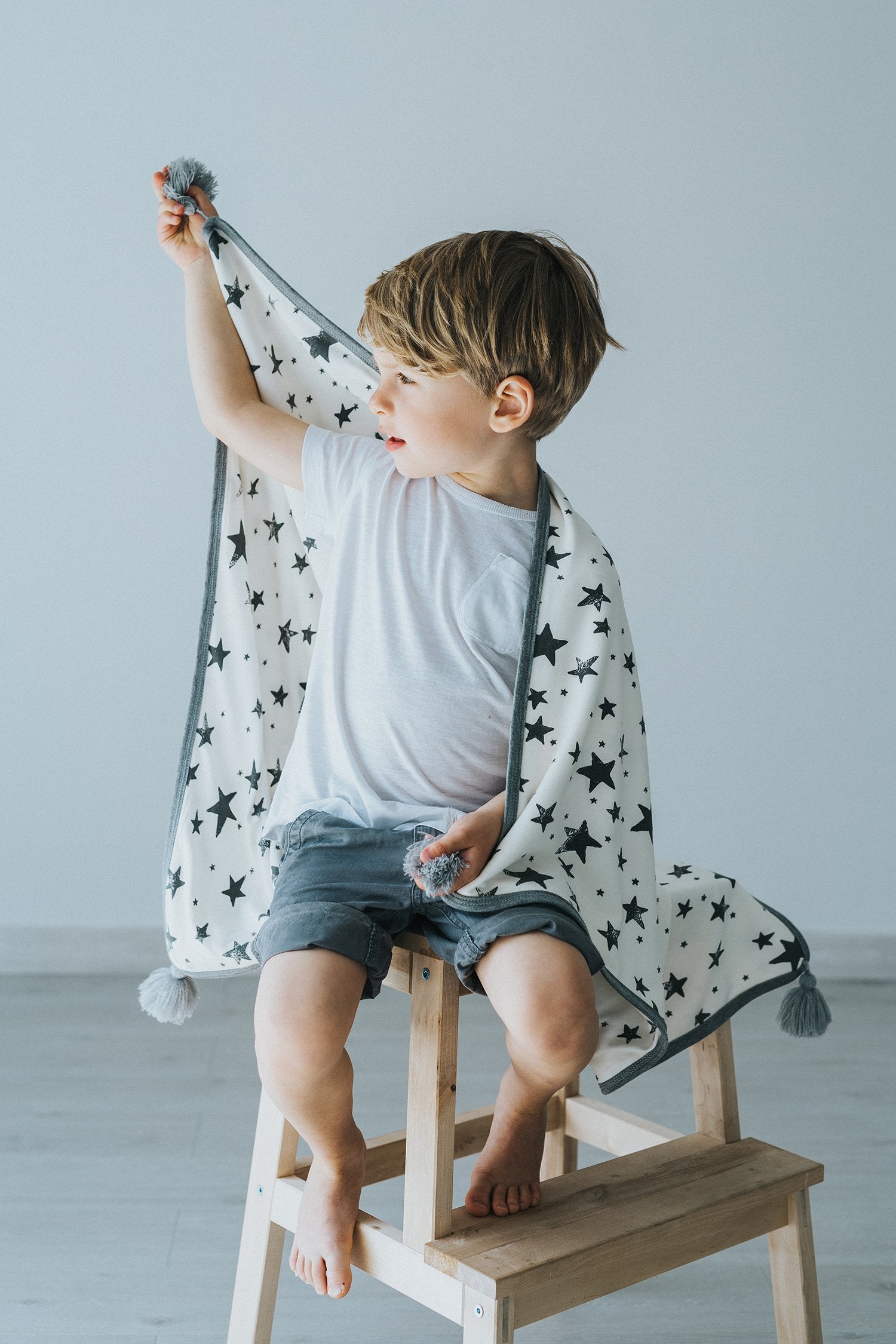 BAMBINISTA - PULP - Blankets - Bamboo Reversible Blanket with Pompoms Star Grey